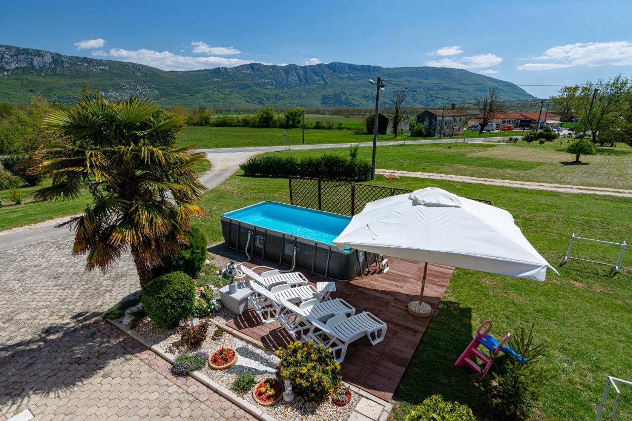 Family Friendly Apartments With A Swimming Pool Cepic, Central Istria - Sredisnja Istra - 11636 Zatka Cepic Exteriér fotografie